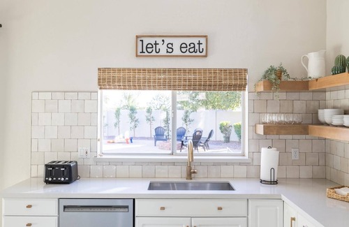 Glendale Casa | Fun Filled Stadium Getaway w/ Heated Pool & Golf