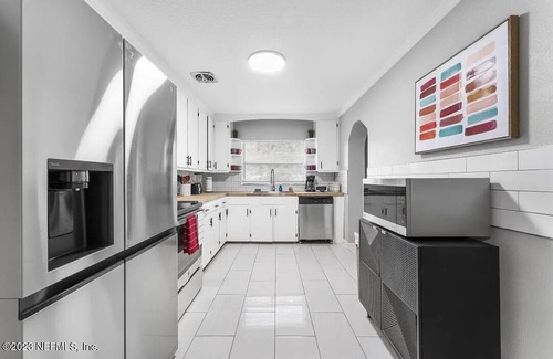 Jacksonville Casa | Fun Game Room Getaway: Sleeps 10, pool table, darts, fire pit, pet-friendly