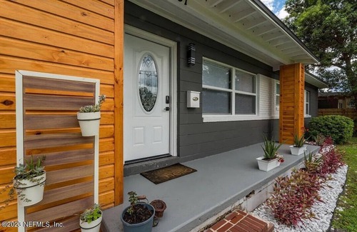 Jacksonville Casa | Fun Game Room Getaway: Sleeps 10, pool table, darts, fire pit, pet-friendly
