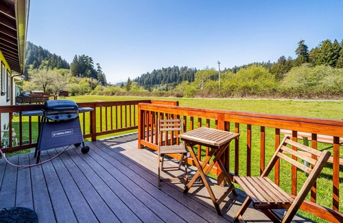 Orick Cabina | Fun Getaway w/ Two Separate Spaces, Gas Grill, Free WiFi & Private Patio