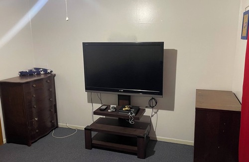 Forestville Casa | Fun hangout, walking distance to bar/restaurant