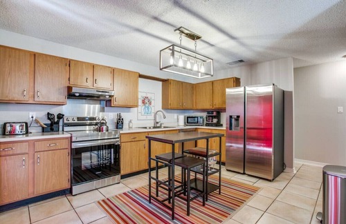 Oxbow Casa | Fun House near Fiesta Tx UTSA Pet-Friendly Getaway