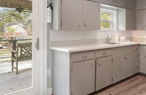 Conroe Casa | Fun lake inlet house. 2bd up 1bd down. Living areas and kitchens up & down