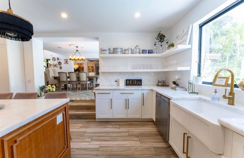 Coral Way Villa | Fun Luxury Villa W/ Pool, Concierge, Yacht and Chef Services!