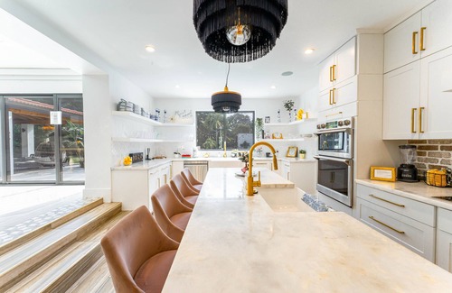 Coral Way Villa | Fun Luxury Villa W/ Pool, Concierge, Yacht and Chef Services!