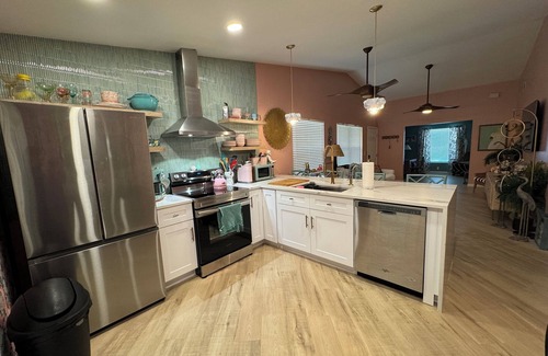 Kissimmee Condominio | Fun Open-Concept 2 Bedroom/2 Bathroom Condo w/Screened Porch. 10 Min from Disney