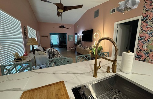 Kissimmee Condominio | Fun Open-Concept 2 Bedroom/2 Bathroom Condo w/Screened Porch. 10 Min from Disney