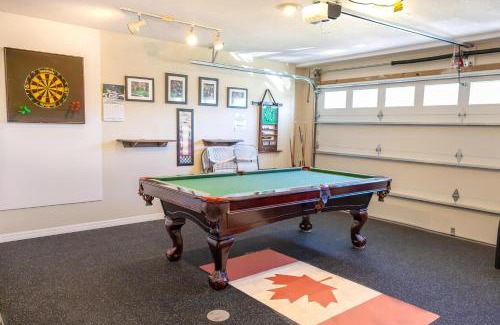 Lake Berkley Villa | Fun Packed 5 Bedroom Villa PoolSpa Game Room
