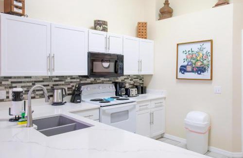 Lake Berkley Villa | Fun Packed 5 Bedroom Villa PoolSpa Game Room