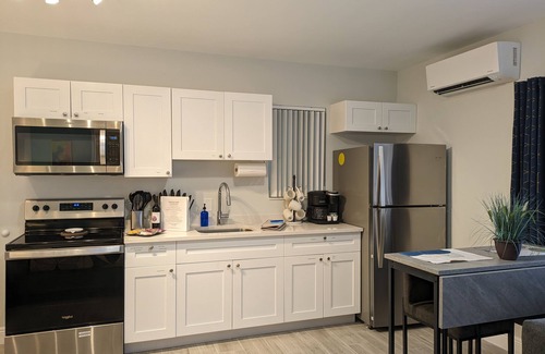 Coral Ridge Apartamento | Refugio Divertido de Tamaño Ideal! Playa a 1.4 mi! Camina a Comida y Diversión!