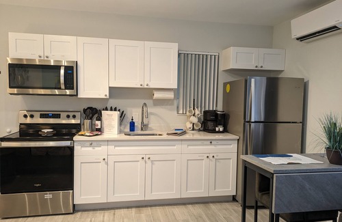 Coral Ridge Apartamento | Refugio Divertido de Tamaño Ideal! Playa a 1.4 mi! Camina a Comida y Diversión!