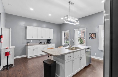 Frankfort Casa | Fun Spacious 5 Bdrm Estate w/Theater, Billiard Parlor, Speakeasy Bar & Poker Rm