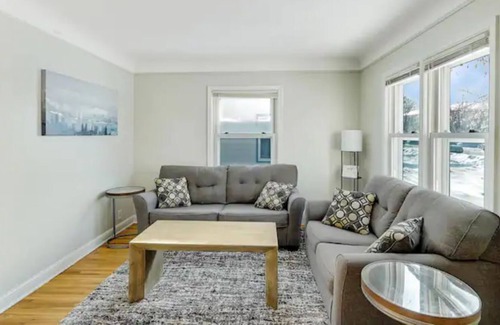 Southwest Minneapolis Apartamento | Fun & Spacious Duplex for you!