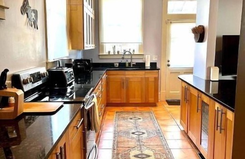 Thomas Square Casa | Fun, Stylish Midtown Home
