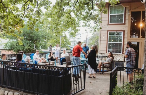 Fort Worth Casa | Fun Summer Lake House w/Firepit located in Ft Worth, Beds 18+, next to Marina