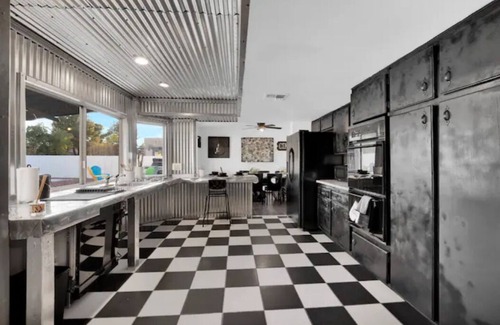 Chinatown Casa | FUN Villa very Close to the strip !!!