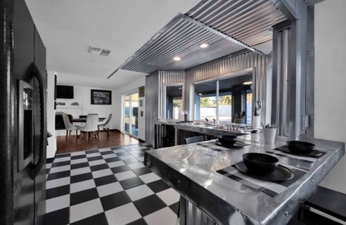 Chinatown Casa | FUN Villa very Close to the strip !!!