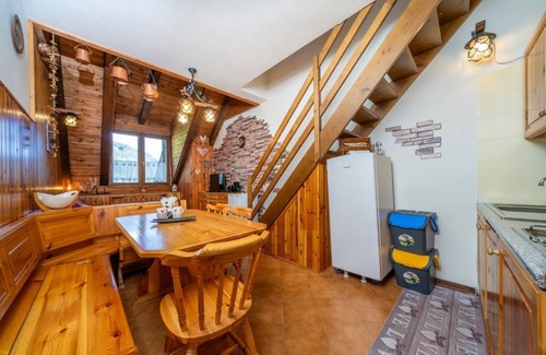 Tarvisio Apartamento | Functional 60 sqm apartment, ideal for 6 guests, 3 min walk from the Italian Ski and Snowboard School Tarvisio - Sella Nevea. Tarvisio, located in the heart of the Julian Alps, offers breathtaking landscapes and a rich variety of hiking trails. The apart