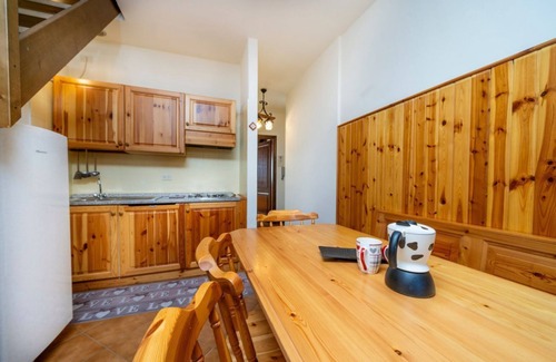 Tarvisio Apartamento | Functional 60 sqm apartment, ideal for 6 guests, 3 min walk from the Italian Ski and Snowboard School Tarvisio - Sella Nevea. Tarvisio, located in the heart of the Julian Alps, offers breathtaking landscapes and a rich variety of hiking trails. The apart