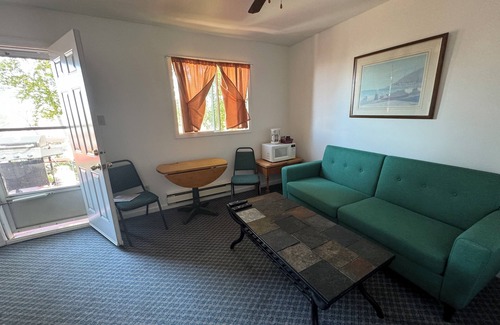 Edgetts Landing Cabaña | Fundy Rocks Resort Cottage G Overlooking the Bay - Close to Hopewell Rocks