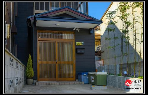 Minami Casa | Funhouse 蘭