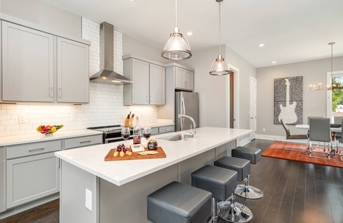 Historic Waverly Casa | Funk & Soul - Rooftop Patio - Walk to 12 South