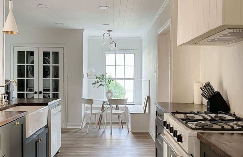 Dallas Casa | Modern Dallas Cottage near Arboretum