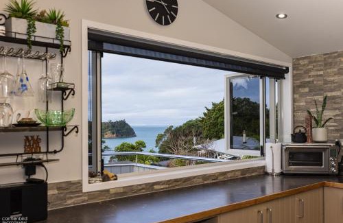 Hatfields Beach Casa | Funky Beach House with sea and country views