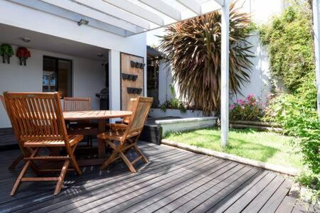 Launceston CBD Casa | Funky Heritage Home in the City Center