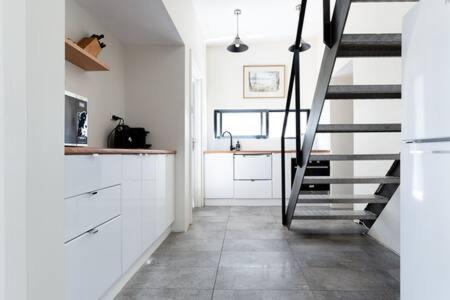 Launceston CBD Casa | Funky Heritage Home in the City Center