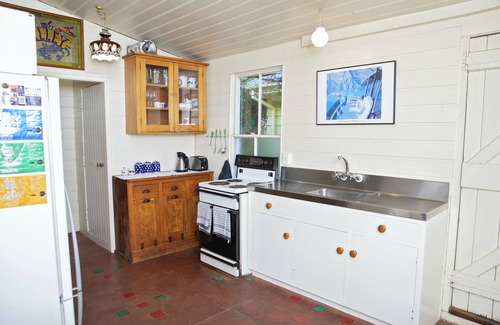 Waipara Casa | Funky idílico granero con spa privado / piscina