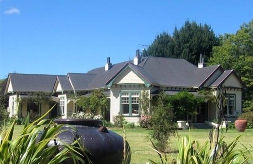 Waipara Casa | Funky idílico granero con spa privado / piscina