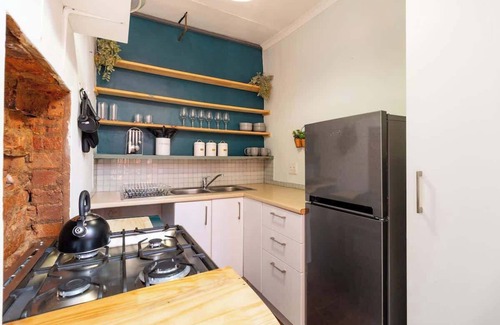 Bo'Kaap Casa | Funky Pet Friendly, 2-Bedroom Escape, Bo-Kaap