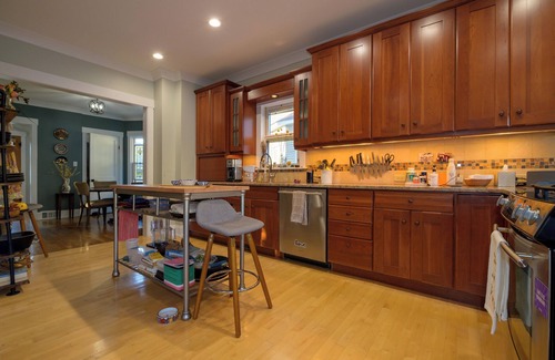 Old Irving Park Casa | Furnished 2-Bed, 1.5-Bath Home – Old Irving Park – Perfect for Longer Stays!