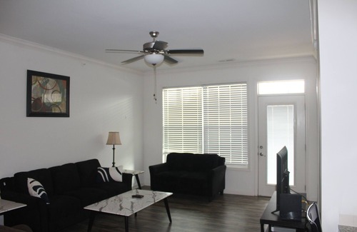 Keene - Military Road Apartamento | Furnished 2-bedroom apartment on the Southwest side of Lexington!