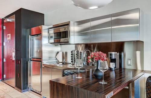 Las Vegas Complejo | Furnished 21st-Floor Condo | Monthly Stays Welcome | Strip Views | No Resort Fee