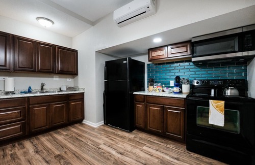 Beacon Hill Apartamento | Furnished 2BR-1BTH-Free Parking- Pet Friendly -30% OFF-Monthly Rental