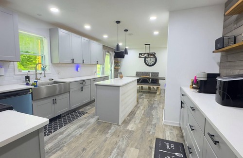 East Stroudsburg Casa | Casa acogedora 2 hab. con oficina, cocina y diversión otoñal en los Poconos