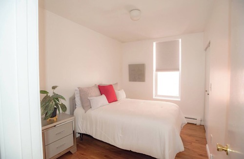 Dudley Square Casa | Furnished 3- Bedrooms near Hospitals & Universities in vibrant Boston w/Wifi.