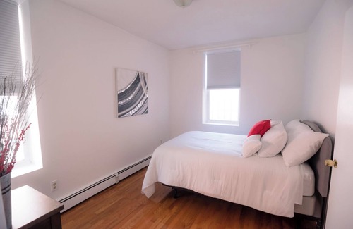 Dudley Square Casa | Furnished 3- Bedrooms near Hospitals & Universities in vibrant Boston w/Wifi.