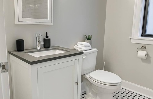 Hyde Park Apartamento | Furnished 3BR Apt w/ Laundry