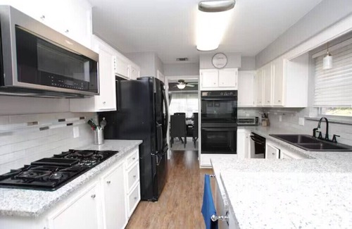 Memorial Parkway Casa | Furnished 4BR/4.5BA Home w/Private Pool & King Suites – Family & Work Ready