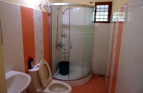 Kottayam Casa | Casa amueblada de 3 dormitorios con aire acondicionado en Puthupally, Kottayam