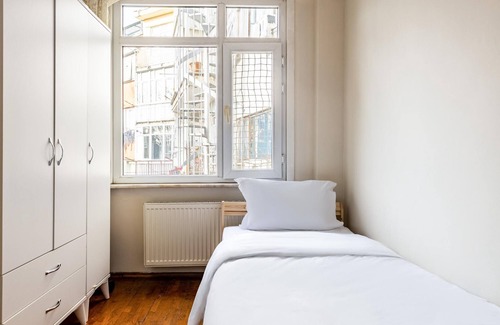 Moda Apartamento | Furnished and Spacious Flat in Central Kadikoy