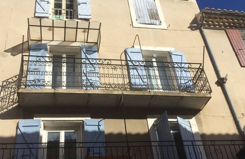 Nyons Apartamento | NUEVO apartamento amueblado en el centro de la ciudad 4 personas