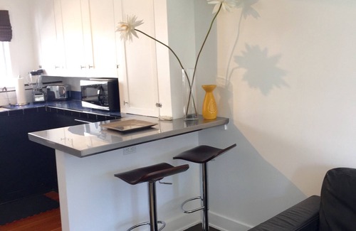 Pacific - Edison Cabaña | Furnished Artistic 1 bedroom cottage in quiet yet central, LA location