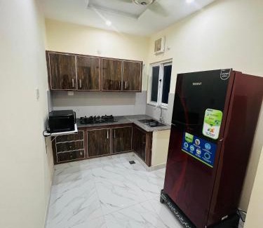 Sarai Alamgir Apartamento | Furnished bedroom Apartment