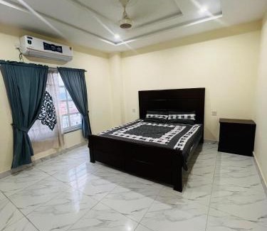 Sarai Alamgir Apartamento | Furnished bedroom Apartment
