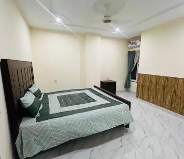 Sarai Alamgir Apartamento | Furnished bedroom Apartment
