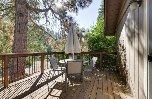 Twain Harte Casa | Furnished Deck and Fire Pit Sherwood Forest Cabin
